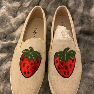New Katy Perry Strawberry Sneakers 10W
